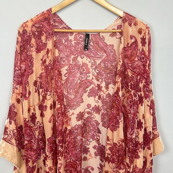 Torrid Velvet Paisley Burnout Ruana Kimono Open Front
Cardigan One Size - Picture 6 of 11